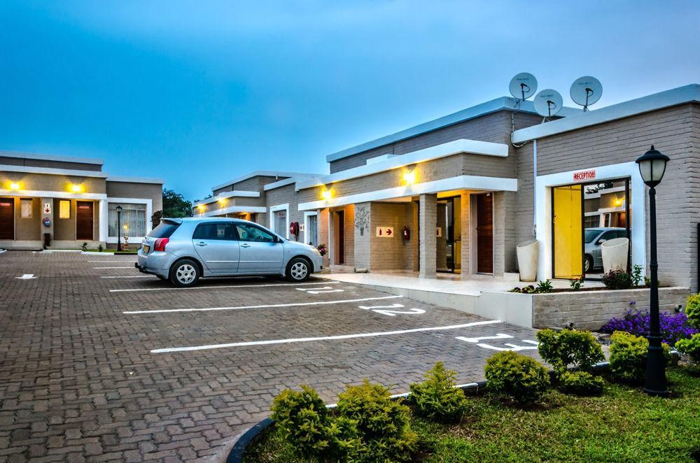 Hill View Inn Serowe Exterior photo