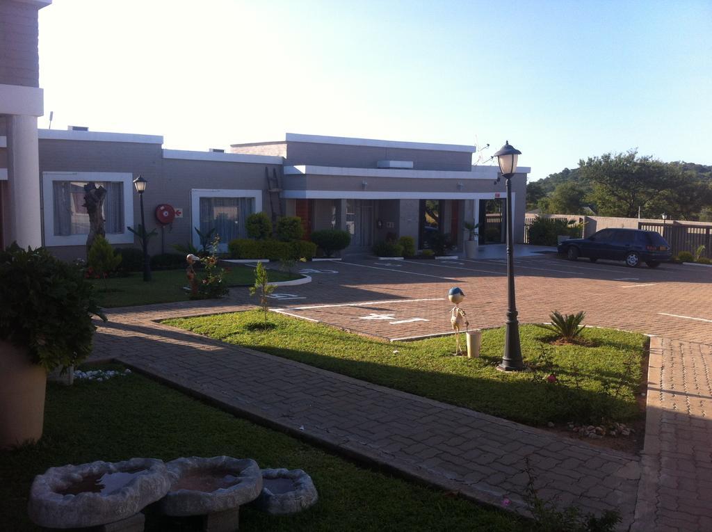 Hill View Inn Serowe Exterior photo